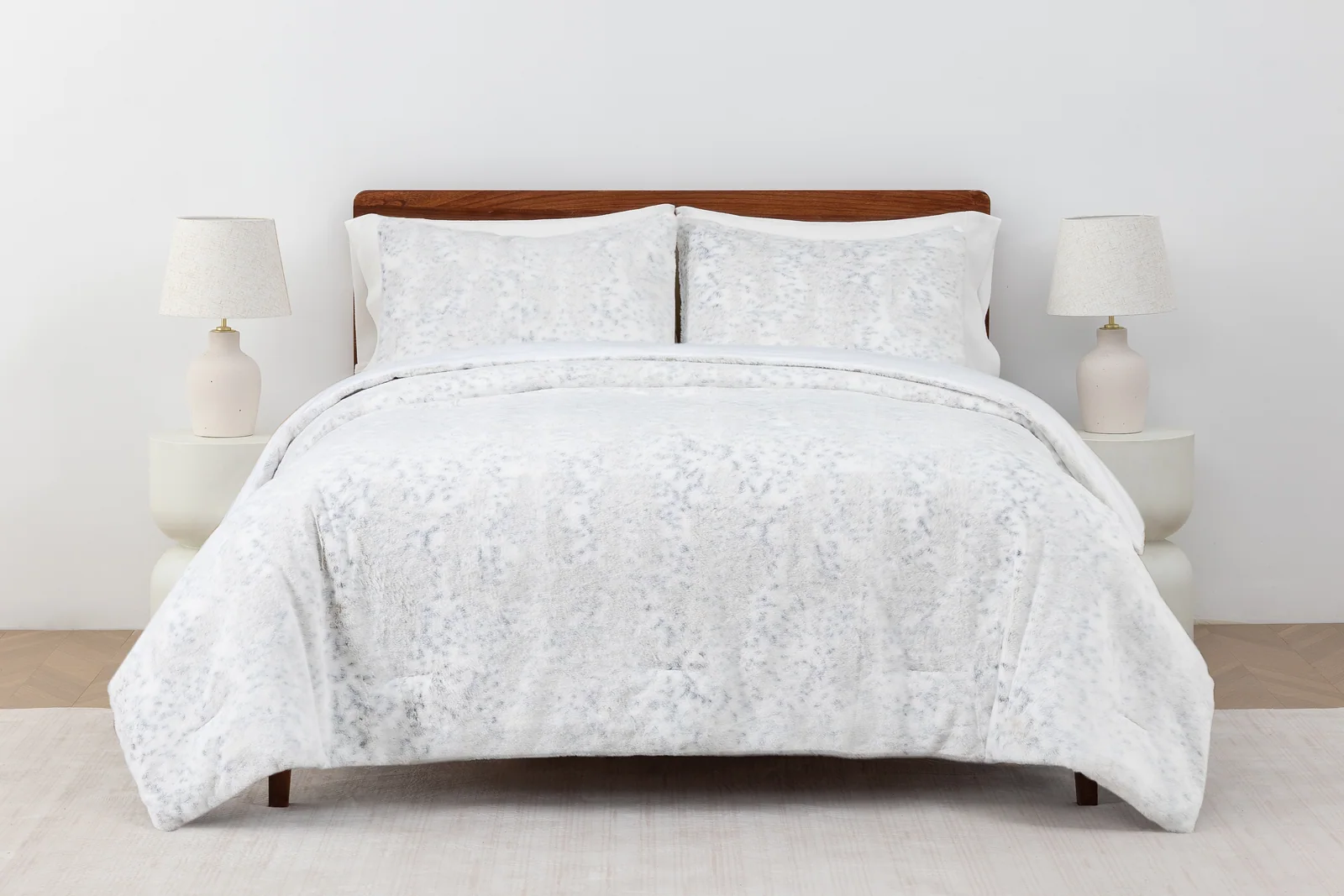 Product preview — Tipped Printed Faux Fur 
rev. Solid Microfiber Comforter Set 