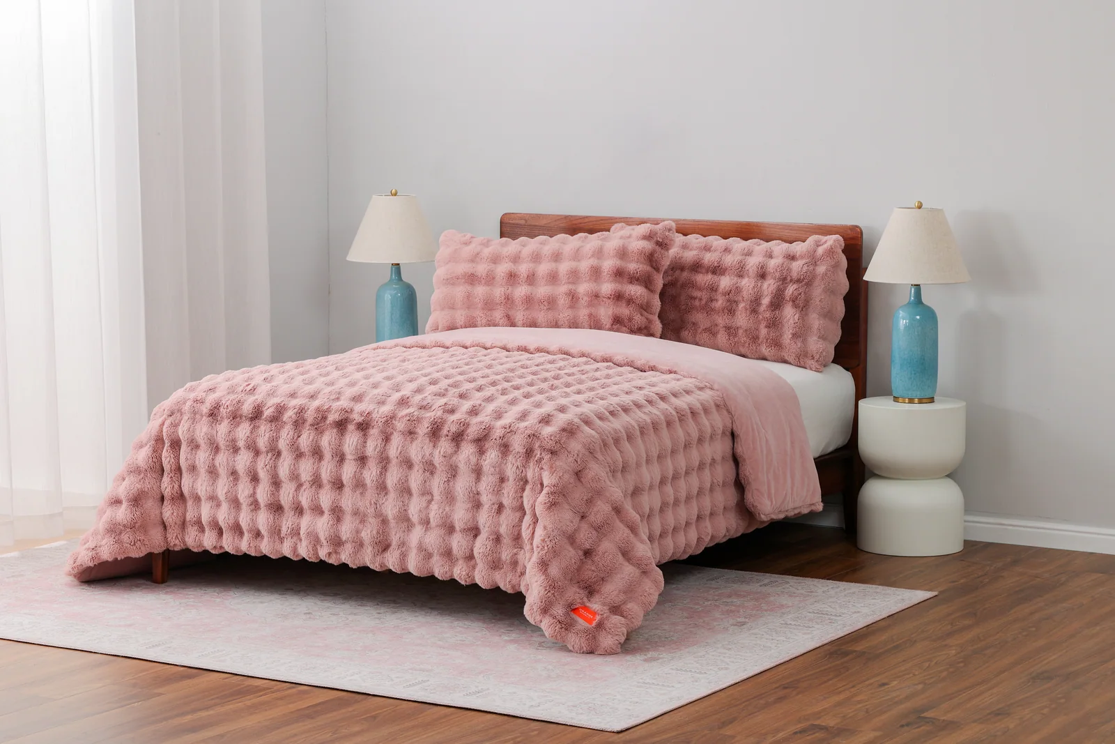 Product preview — Slit Cut Rabbit Fur rev.Mink Comforter Set

