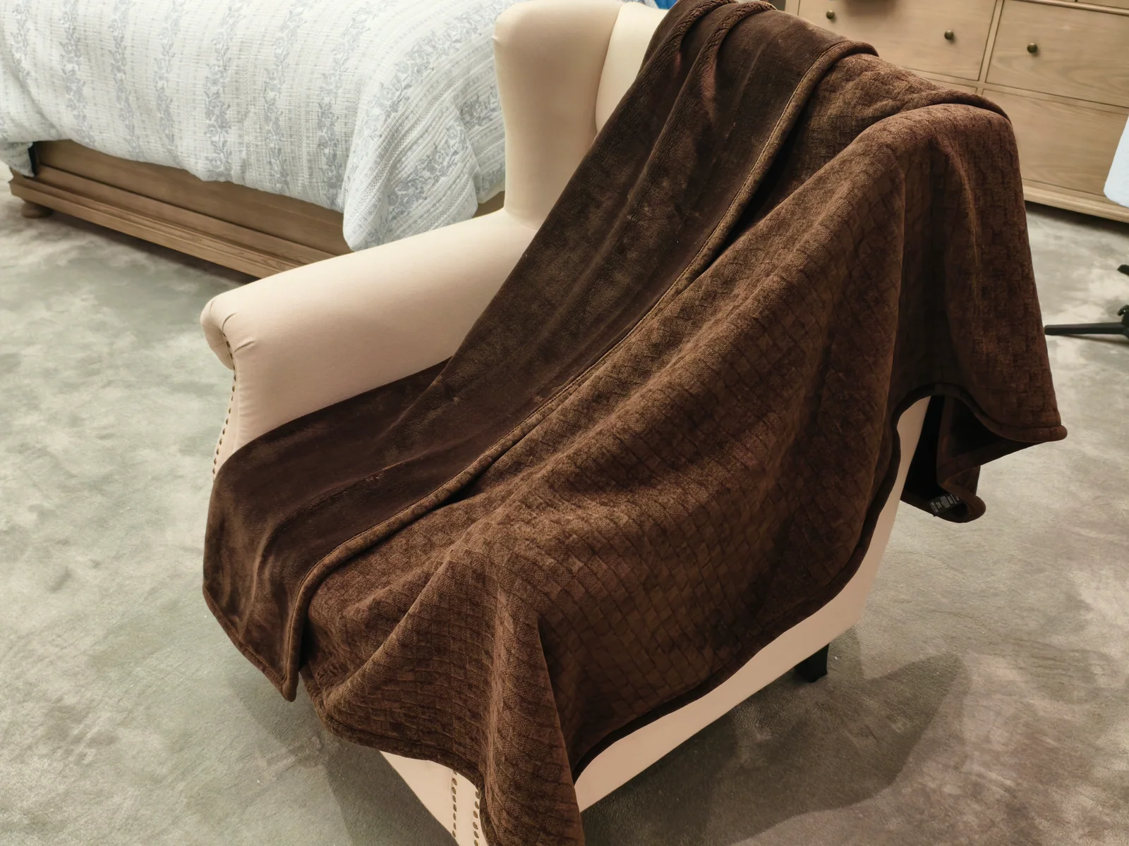 Product preview — Checks Chenille Rev Flannel Bonded Throw