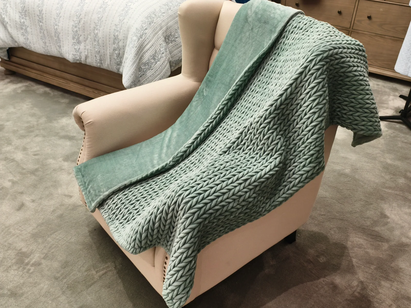 Product preview — Flannel Fleece Elastic Quilted Blanket
