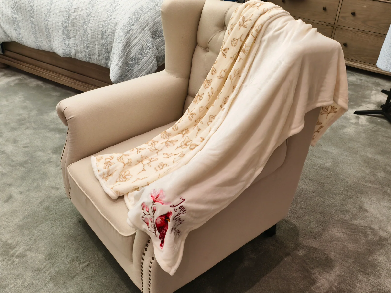 Product preview — Solid Flannel With Embroidery Rev Printed Flannel Throw