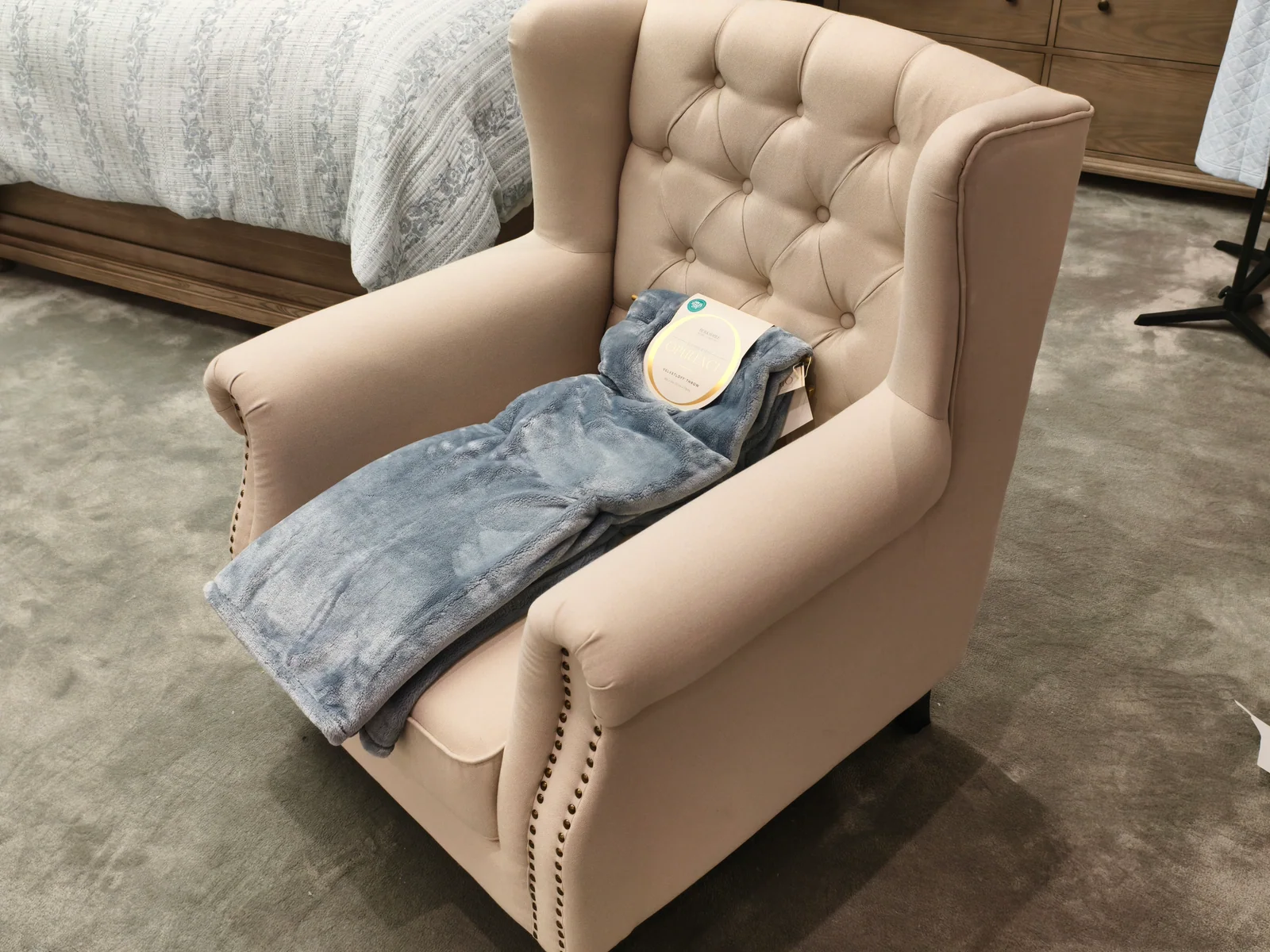 Product preview — Solid Velvetloft Throw