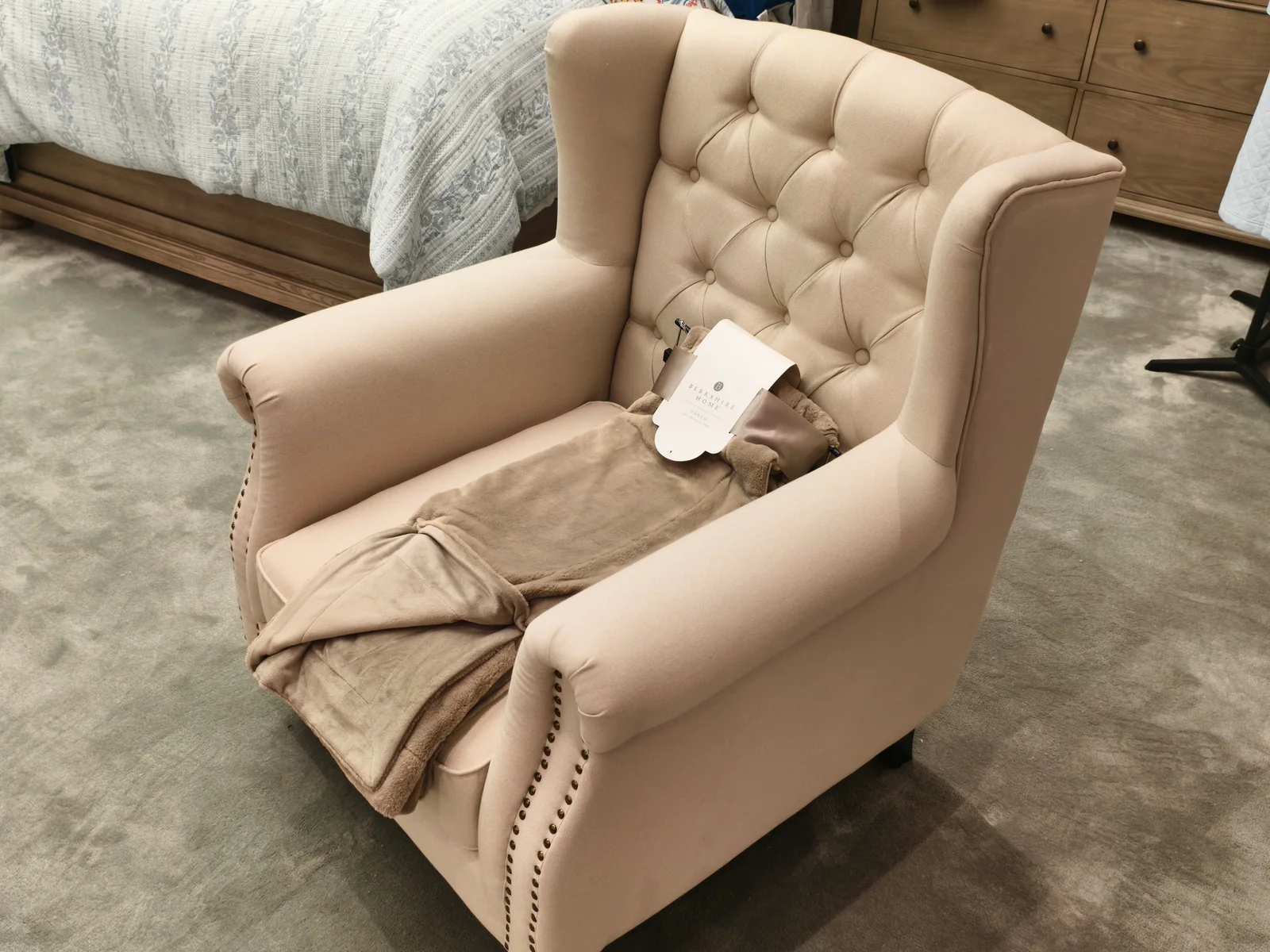 Product preview — Samson Fur Rev  Suedemink Throw