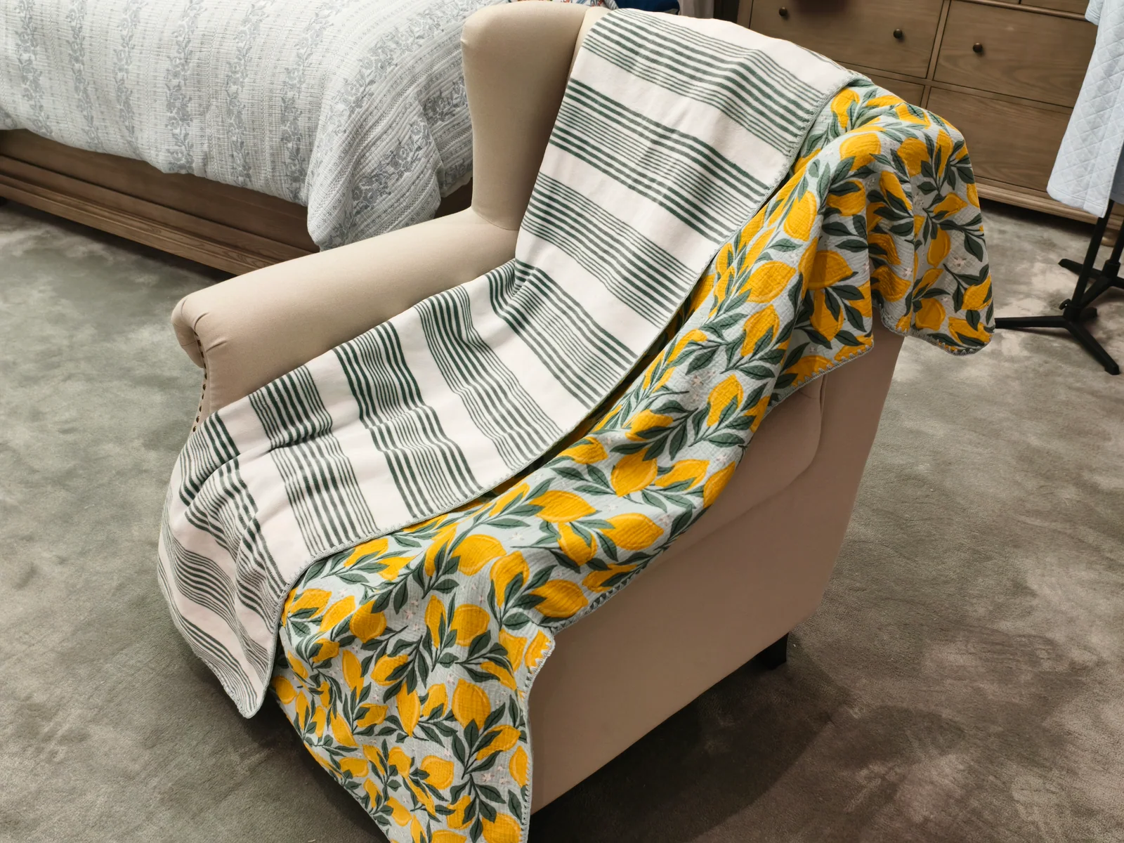 Product preview — Printed Cotton Gauze Rev  Printed Flannel&nbsp;Throw